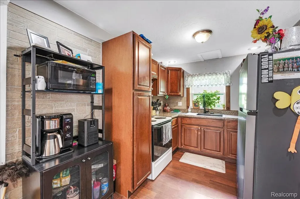 394 S Elm Street Lapeer City MI 48446