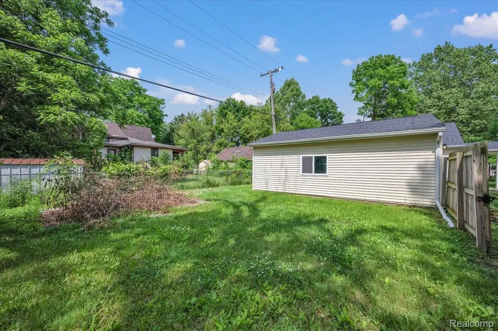 394 S Elm Street Lapeer City MI 48446