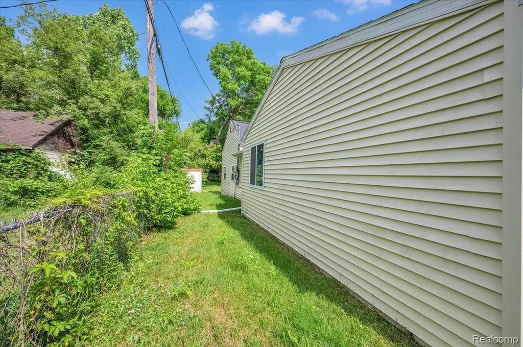 394 S Elm Street Lapeer City MI 48446