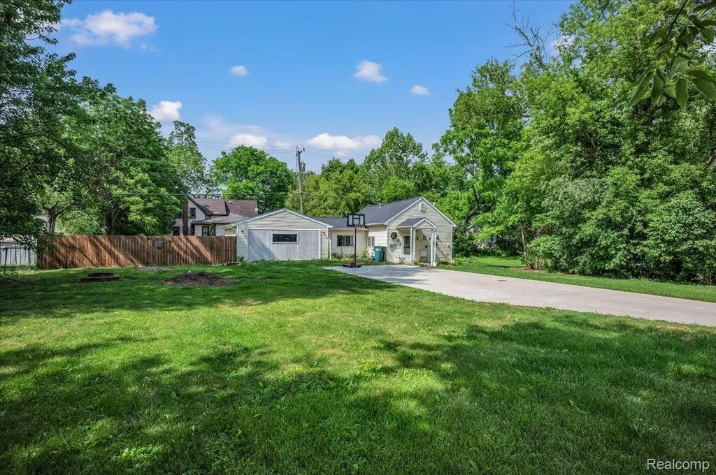 394 S Elm Street Lapeer City MI 48446