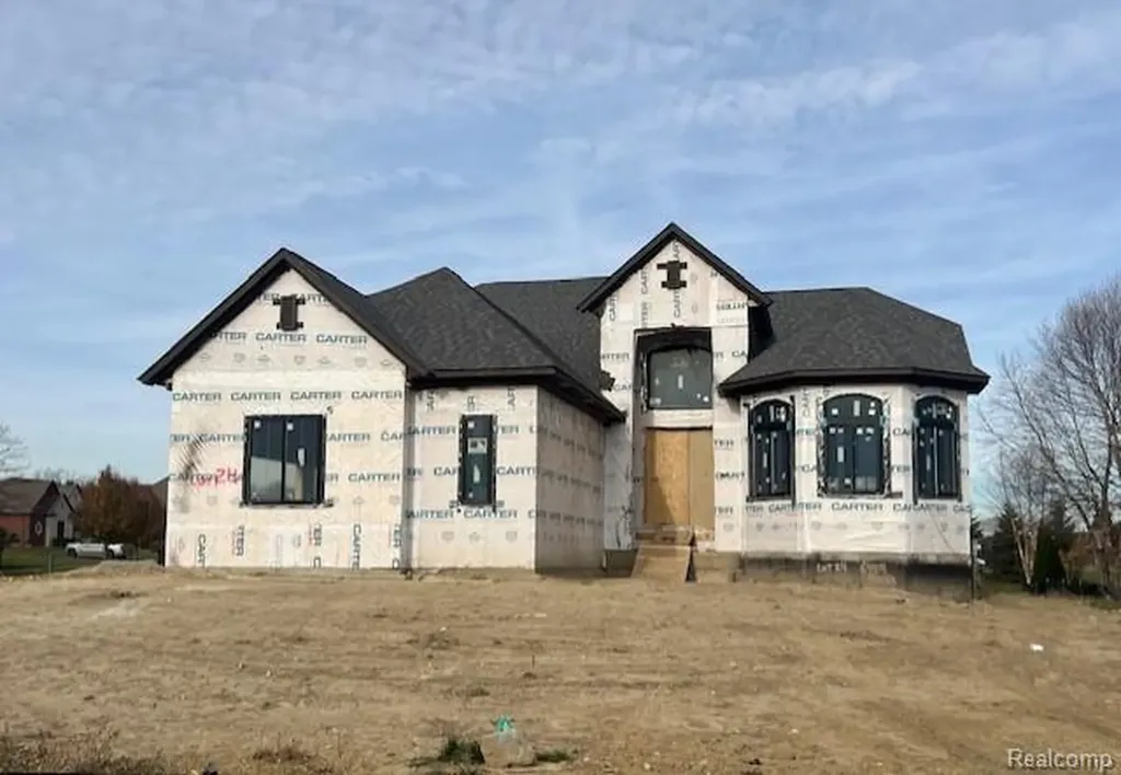 6489 Pond Dr Drive Washington Township MI 48094
