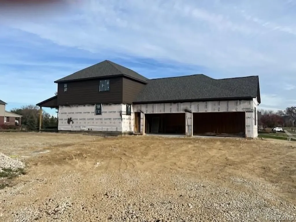 6489 Pond Dr Drive Washington Township MI 48094