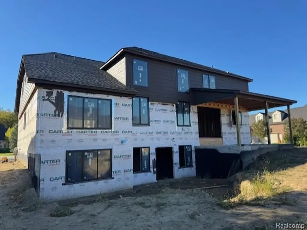 6489 Pond Dr Drive Washington Township MI 48094