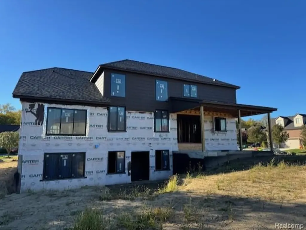 6489 Pond Dr Drive Washington Township MI 48094