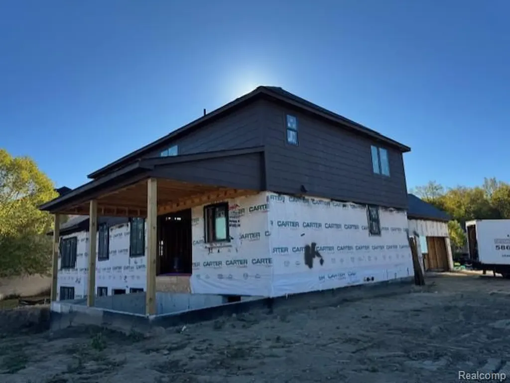 6489 Pond Dr Drive Washington Township MI 48094
