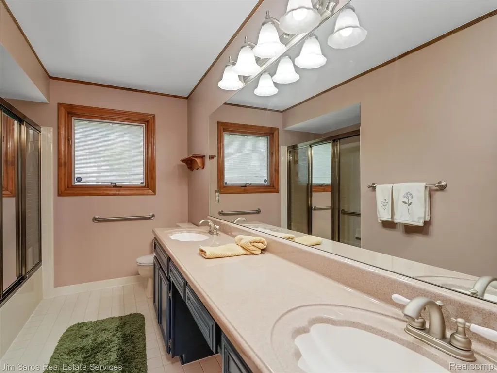 40252 Aynesley Street Clinton Charter Township MI 48038