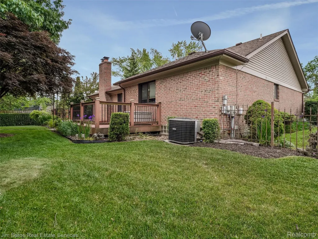 40252 Aynesley Street Clinton Charter Township MI 48038