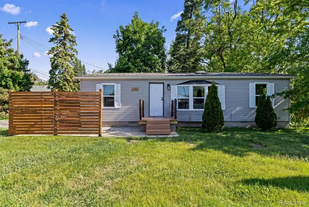2900 Hensman Street Keego Harbor City MI 48320