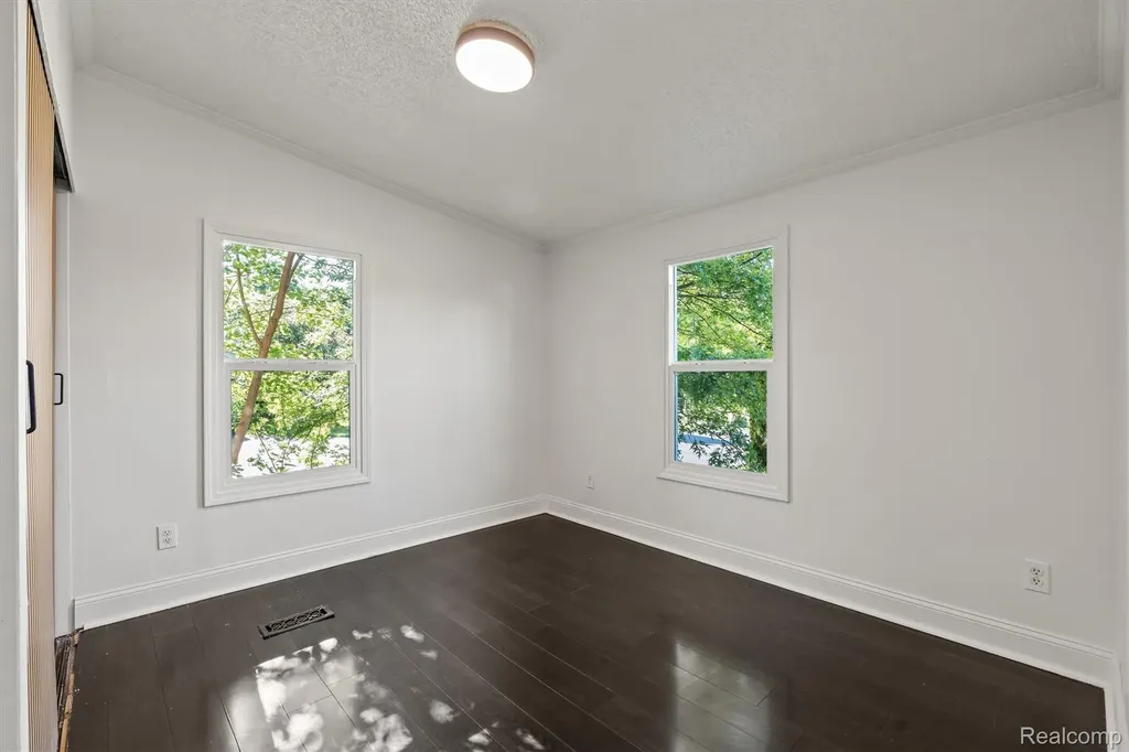 2900 Hensman Street Keego Harbor City MI 48320