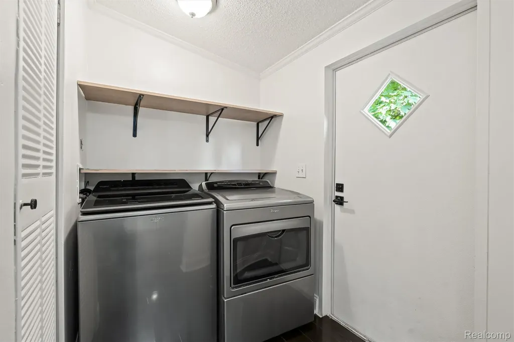 2900 Hensman Street Keego Harbor City MI 48320