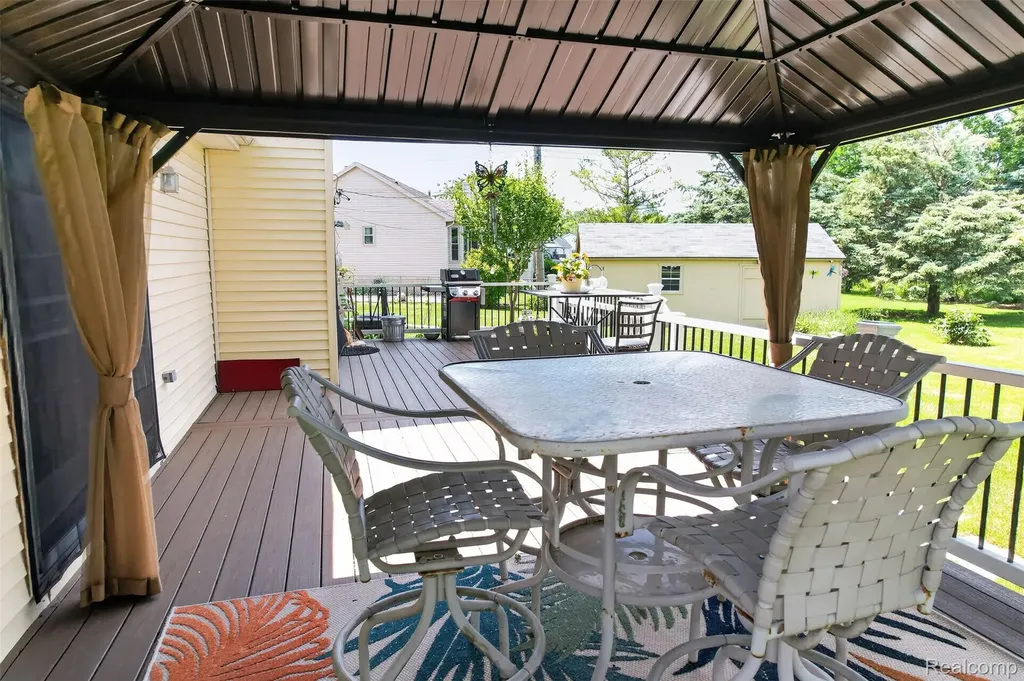 310 Browning Drive Howell City MI 48843