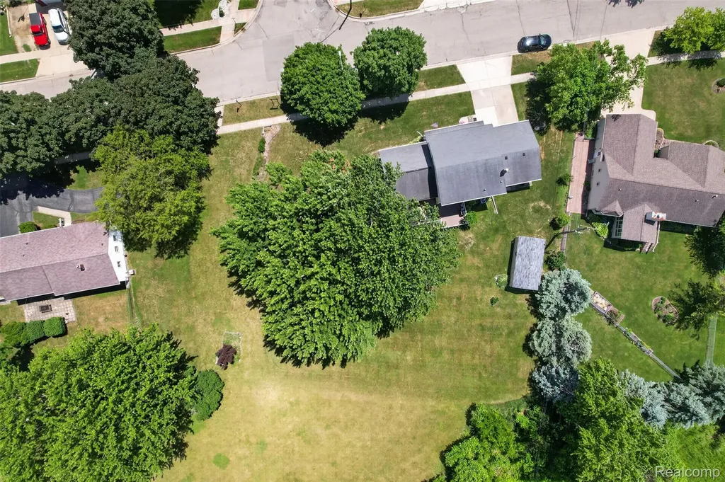 310 Browning Drive Howell City MI 48843