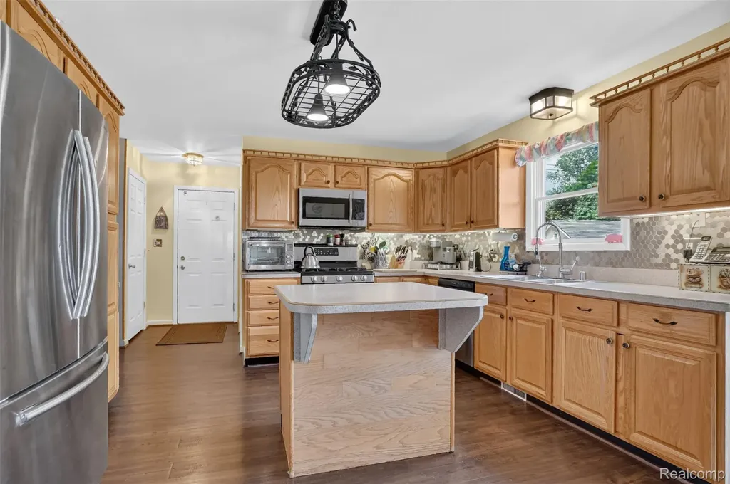 310 Browning Drive Howell City MI 48843