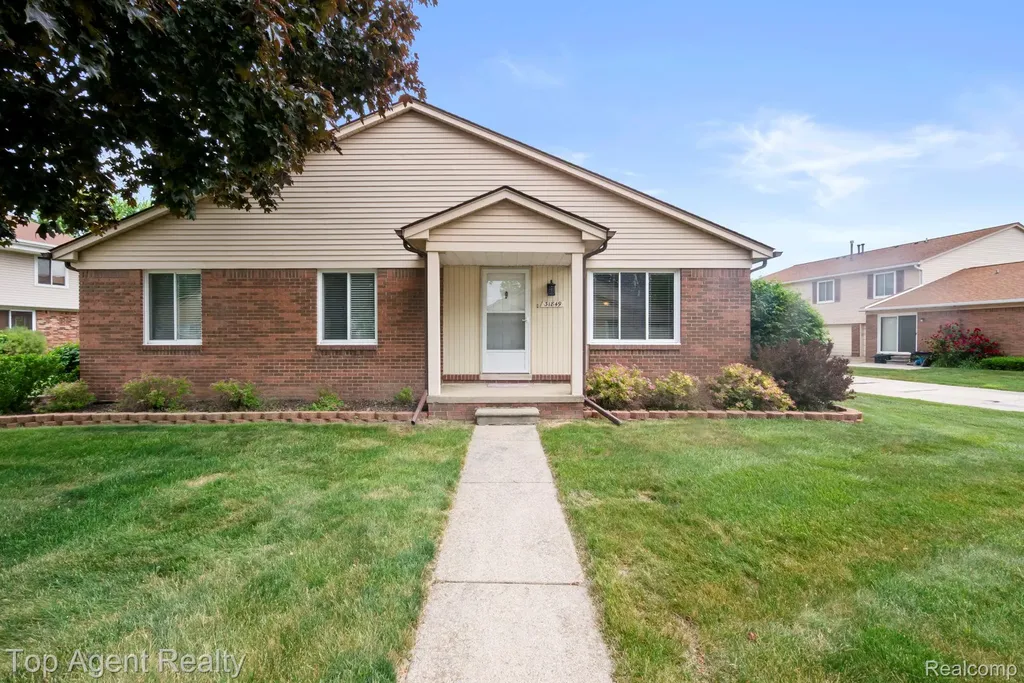 31849 Breezeway Chesterfield Township MI 48047