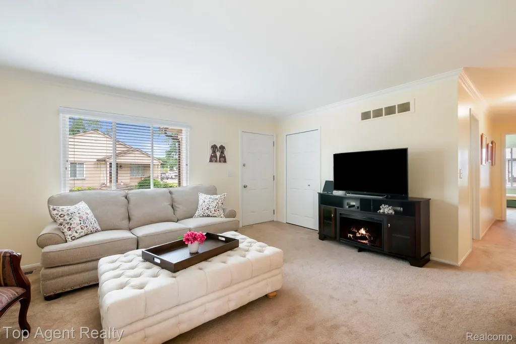 31849 Breezeway Chesterfield Township MI 48047