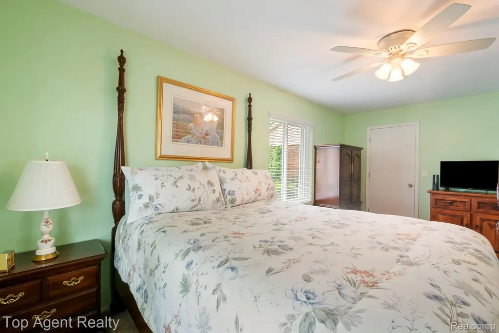31849 Breezeway Chesterfield Township MI 48047
