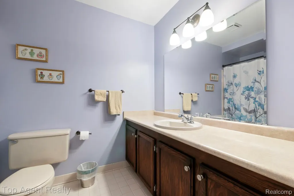 31849 Breezeway Chesterfield Township MI 48047