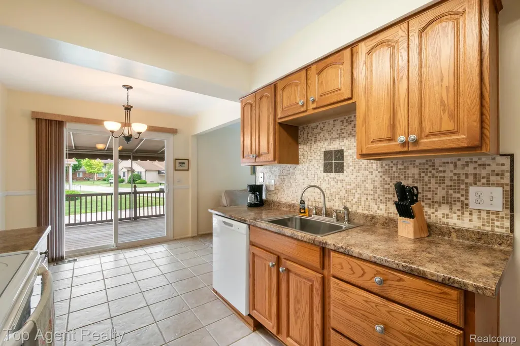 31849 Breezeway Chesterfield Township MI 48047