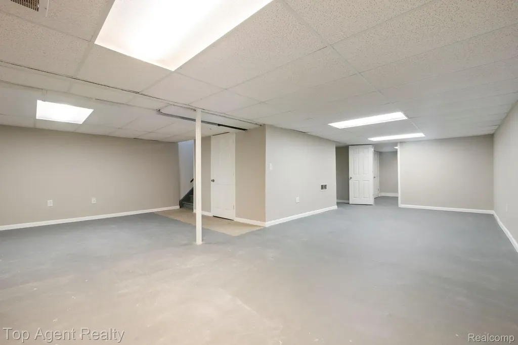 31849 Breezeway Chesterfield Township MI 48047