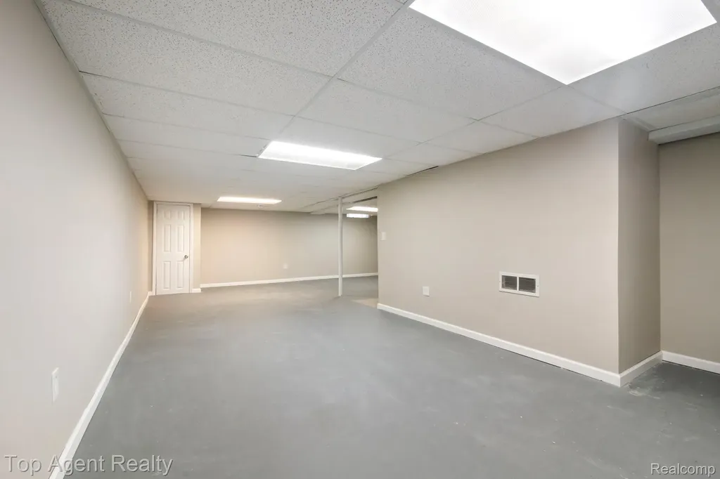 31849 Breezeway Chesterfield Township MI 48047
