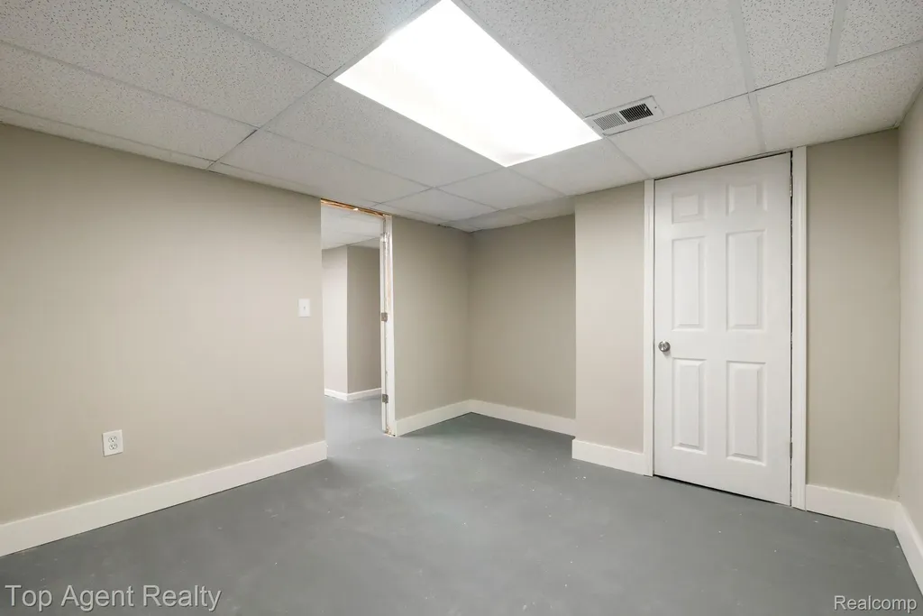 31849 Breezeway Chesterfield Township MI 48047