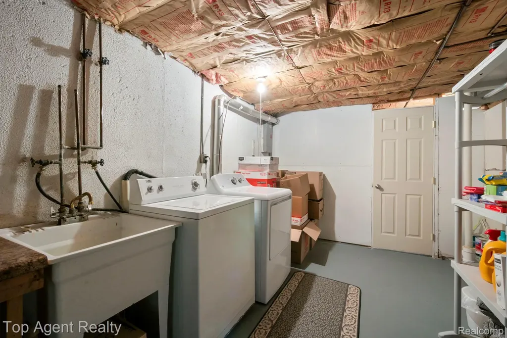 31849 Breezeway Chesterfield Township MI 48047