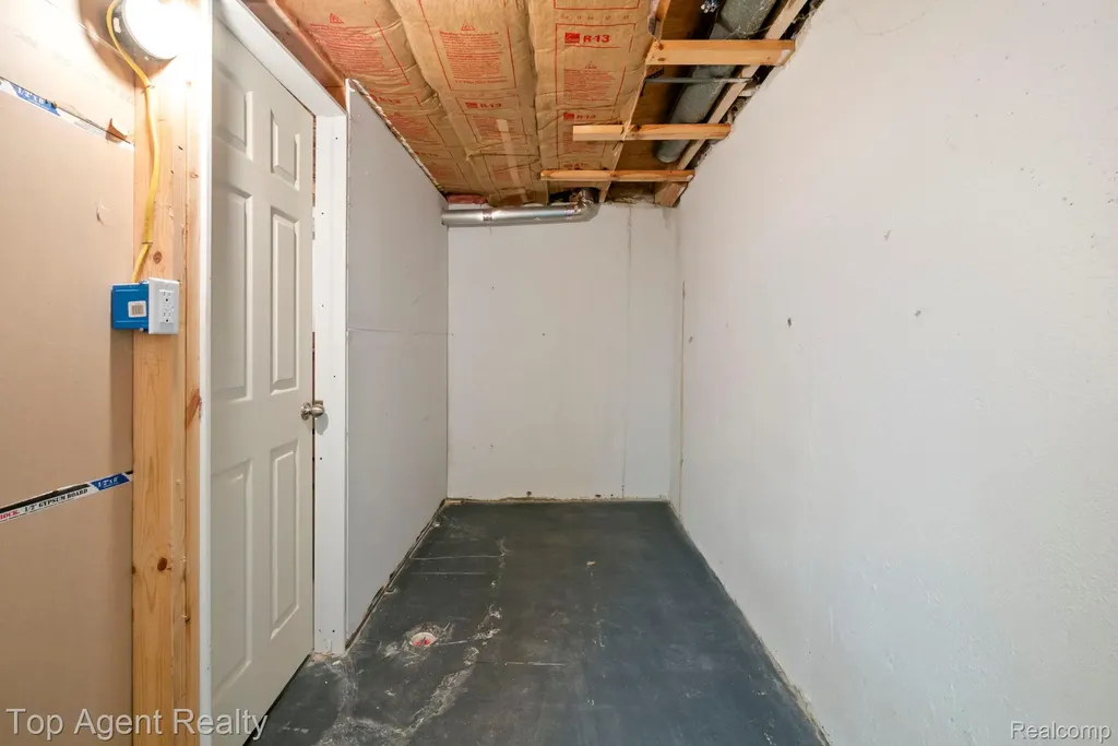 31849 Breezeway Chesterfield Township MI 48047