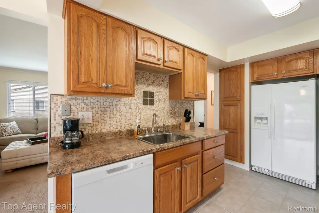 31849 Breezeway Chesterfield Township MI 48047