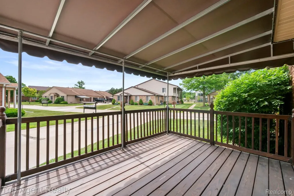 31849 Breezeway Chesterfield Township MI 48047