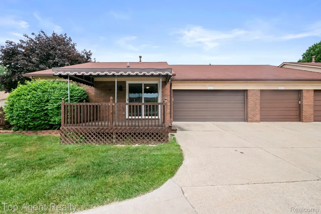 31849 Breezeway Chesterfield Township MI 48047
