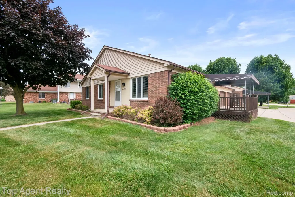 31849 Breezeway Chesterfield Township MI 48047