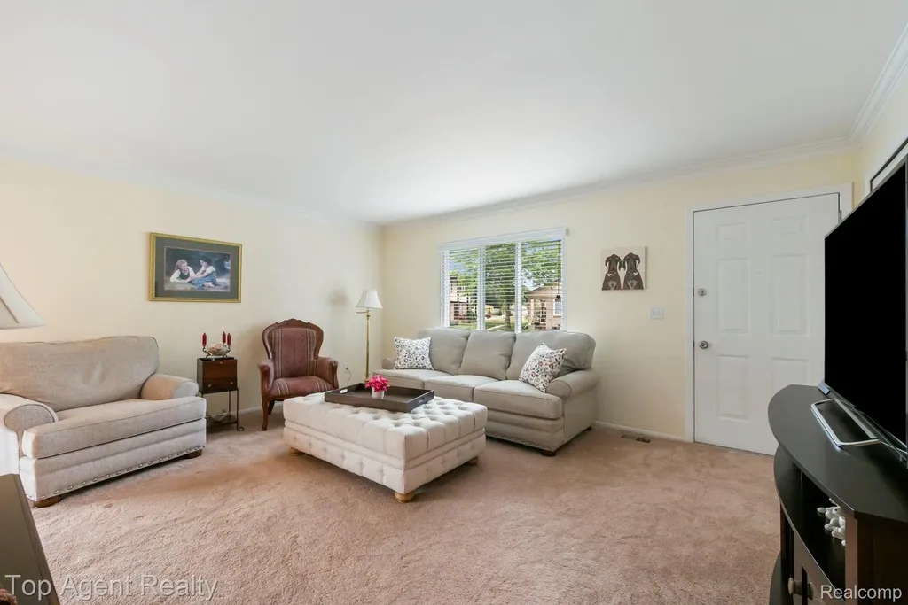 31849 Breezeway Chesterfield Township MI 48047