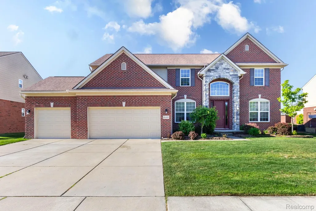 2110 Mayflower Troy City MI 48085