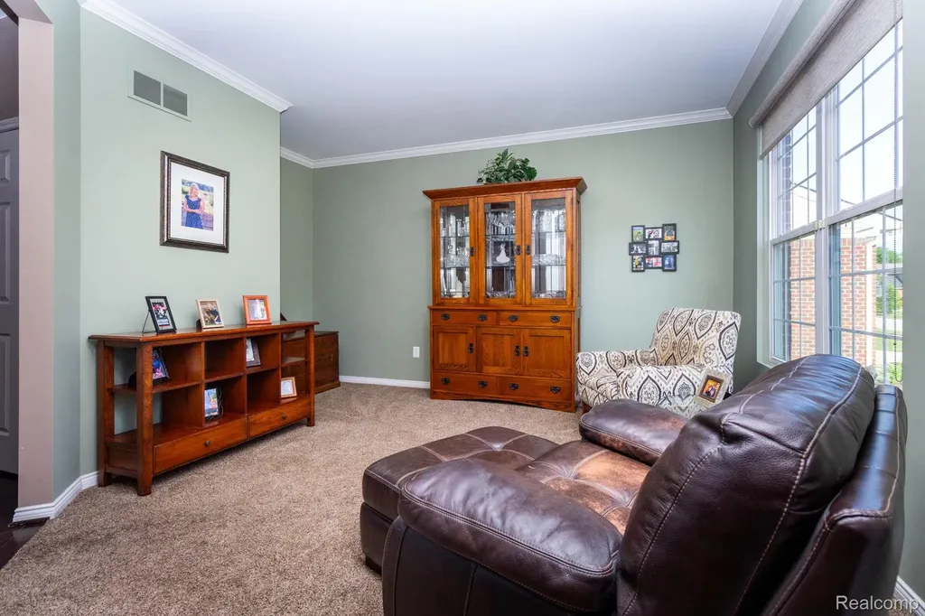 2110 Mayflower Troy City MI 48085