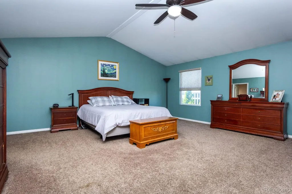 2110 Mayflower Troy City MI 48085