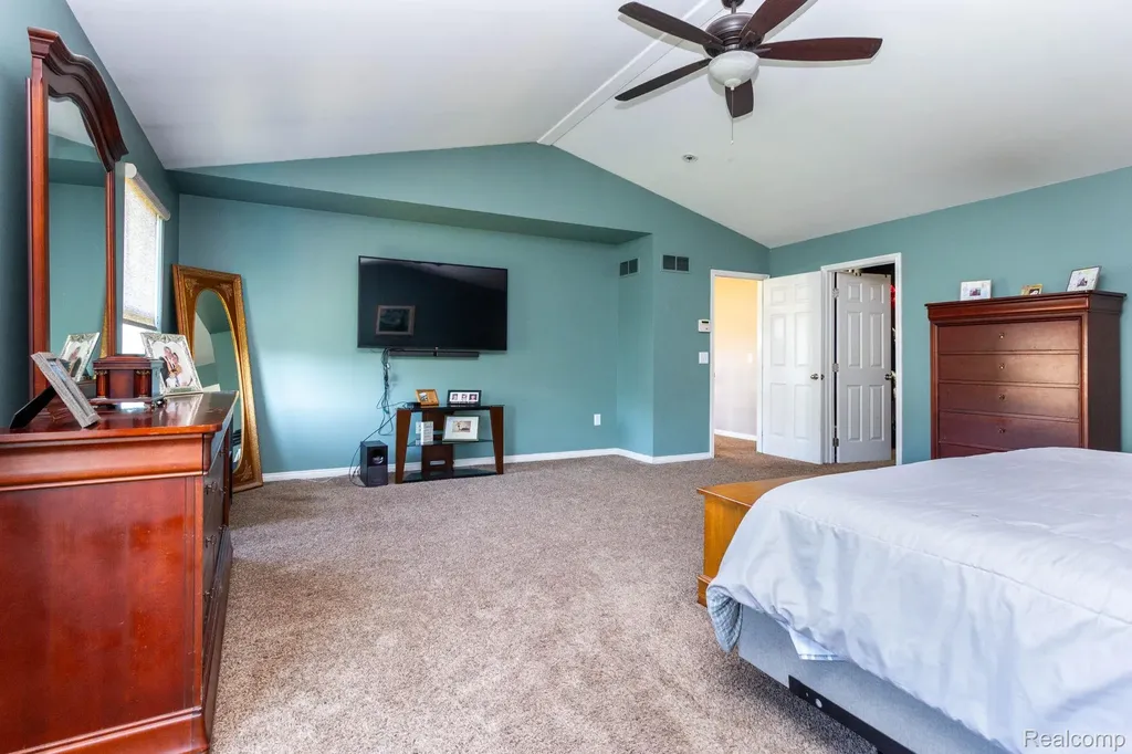 2110 Mayflower Troy City MI 48085