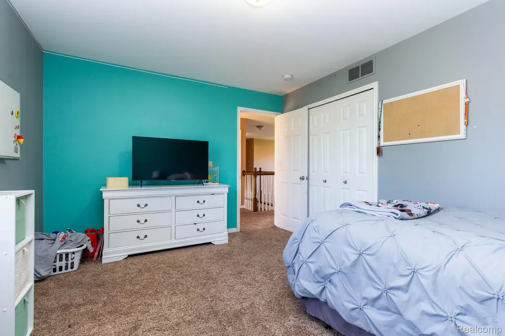 2110 Mayflower Troy City MI 48085