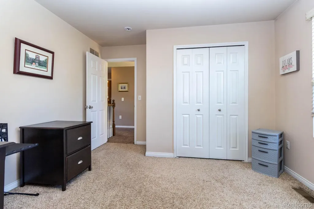 2110 Mayflower Troy City MI 48085