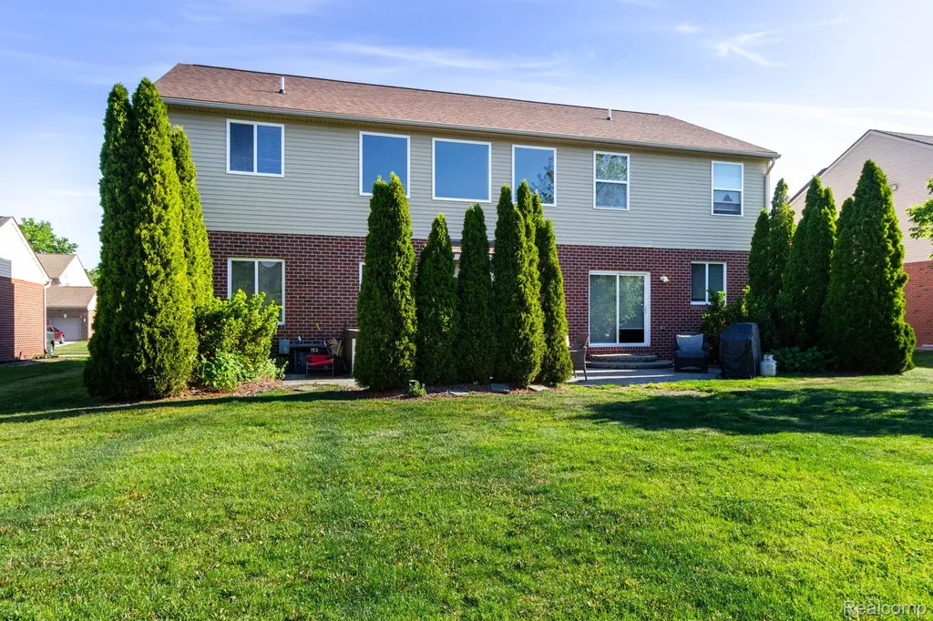 2110 Mayflower Troy City MI 48085