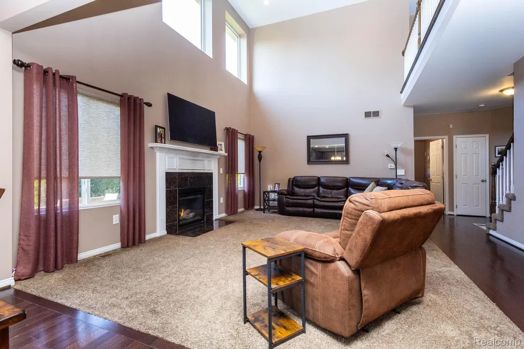 2110 Mayflower Troy City MI 48085