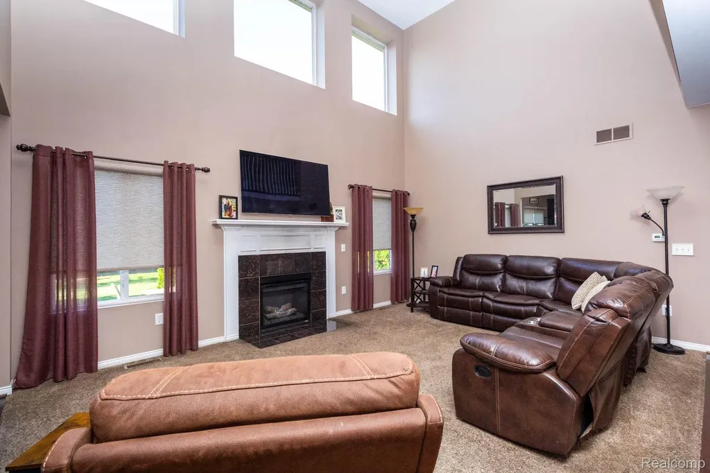2110 Mayflower Troy City MI 48085