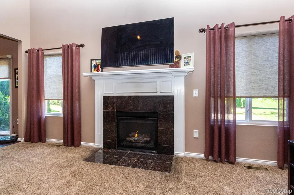 2110 Mayflower Troy City MI 48085