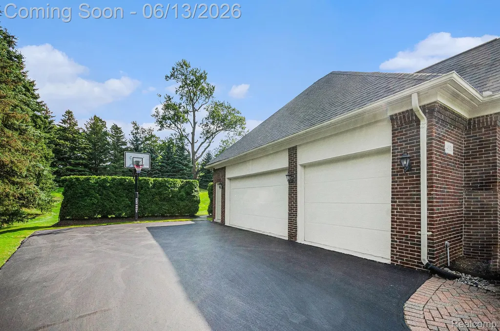 4831 Goodison Place Drive Oakland Charter Township MI 48306
