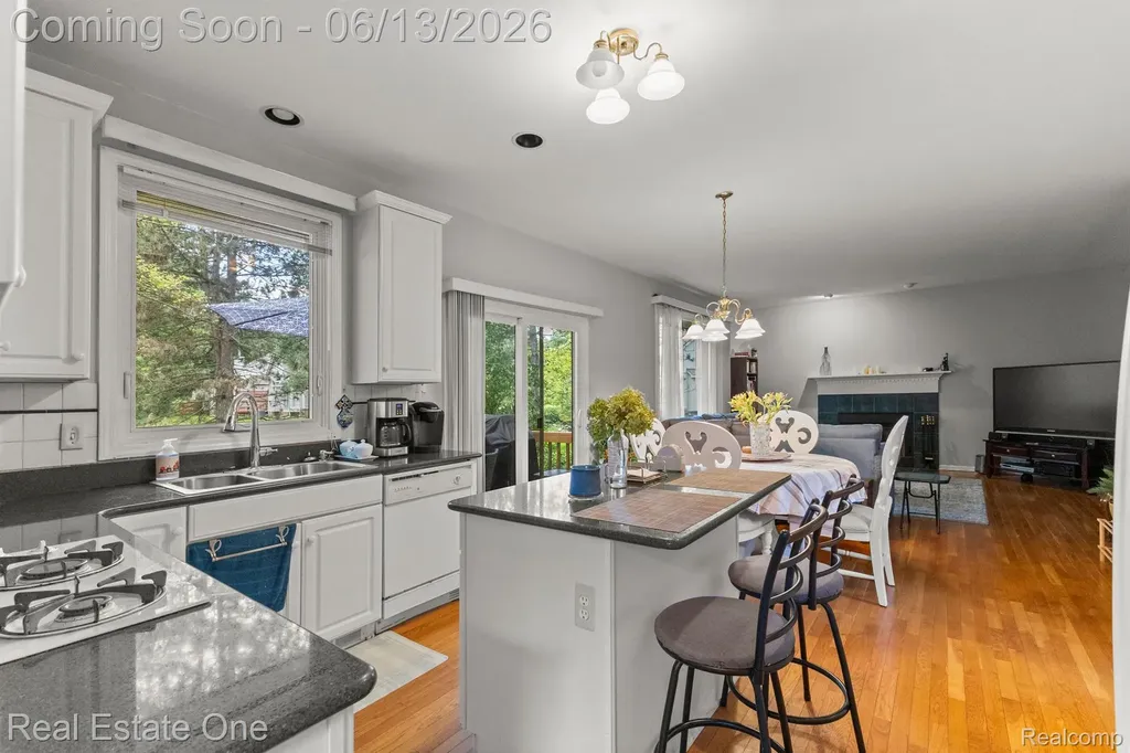 30612 Sequoia Circle Farmington Hills City MI 48331