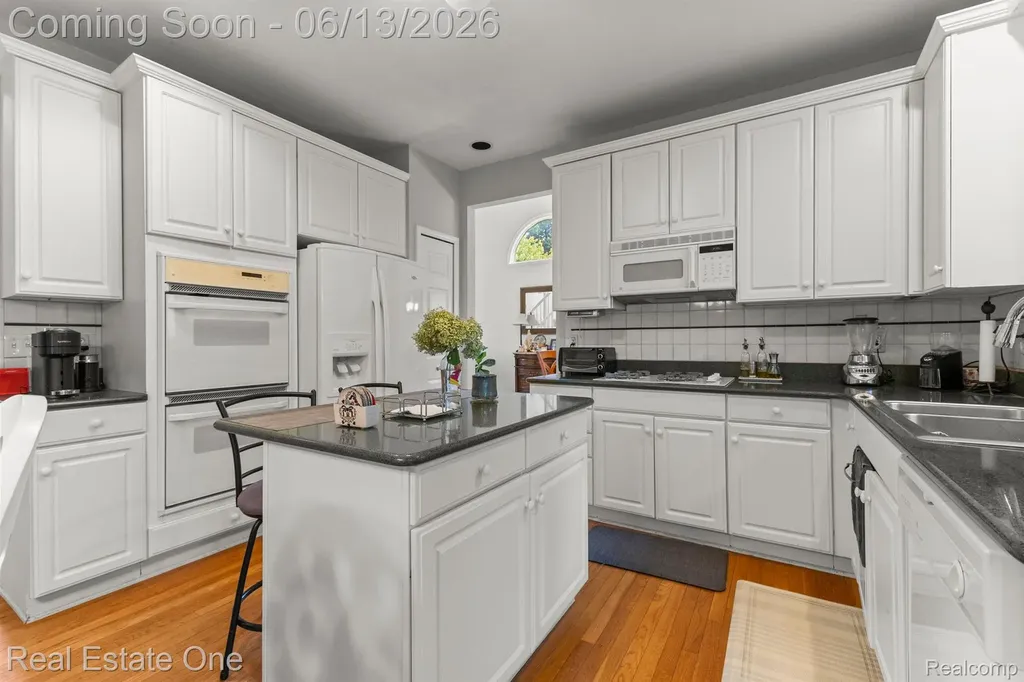 30612 Sequoia Circle Farmington Hills City MI 48331