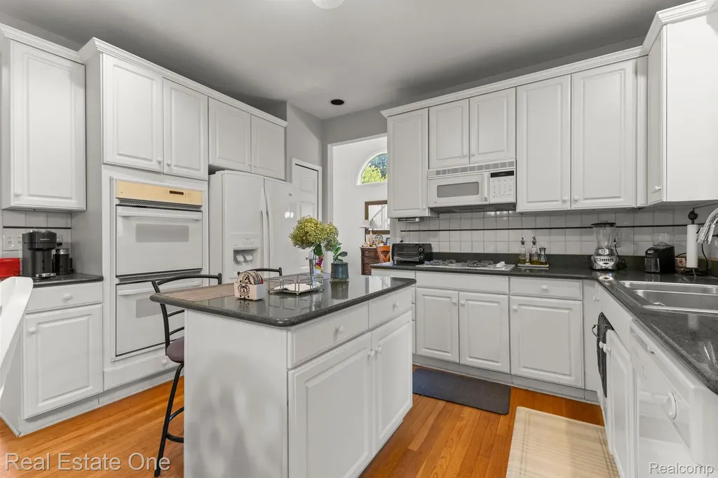 30612 Sequoia Circle Farmington Hills City MI 48331