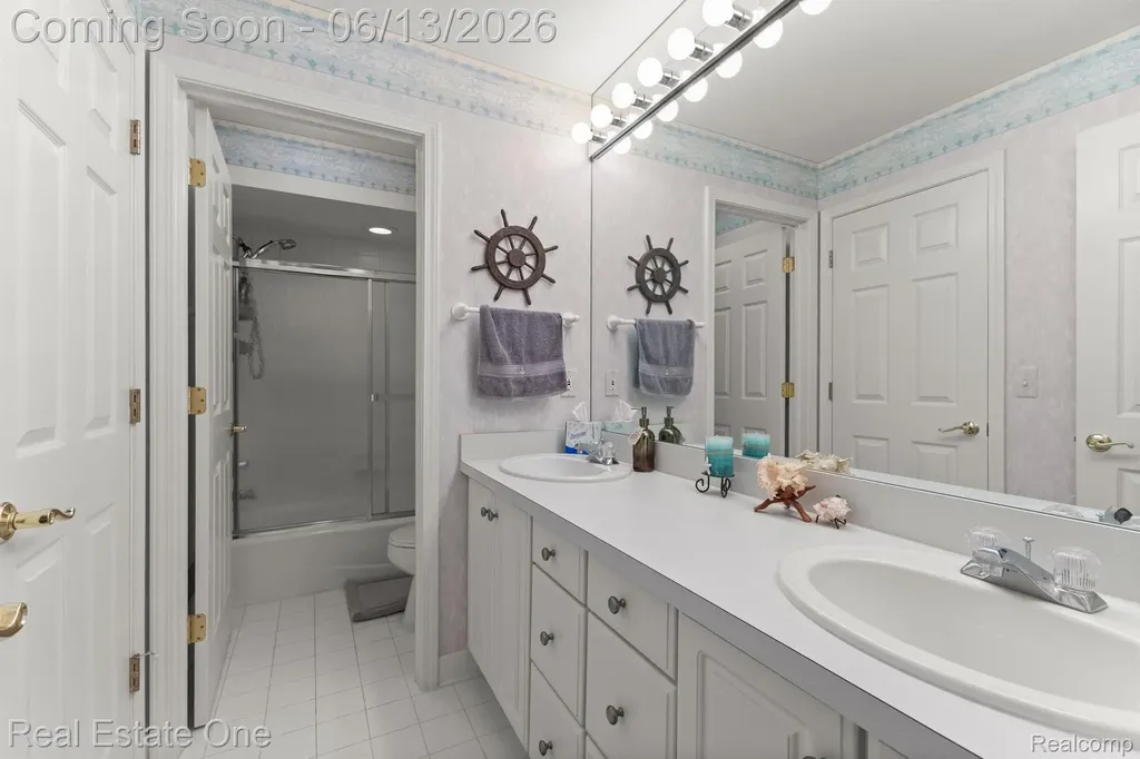 30612 Sequoia Circle Farmington Hills City MI 48331