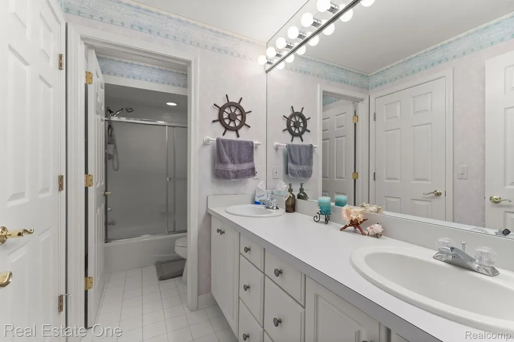 30612 Sequoia Circle Farmington Hills City MI 48331