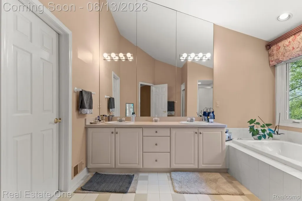 30612 Sequoia Circle Farmington Hills City MI 48331