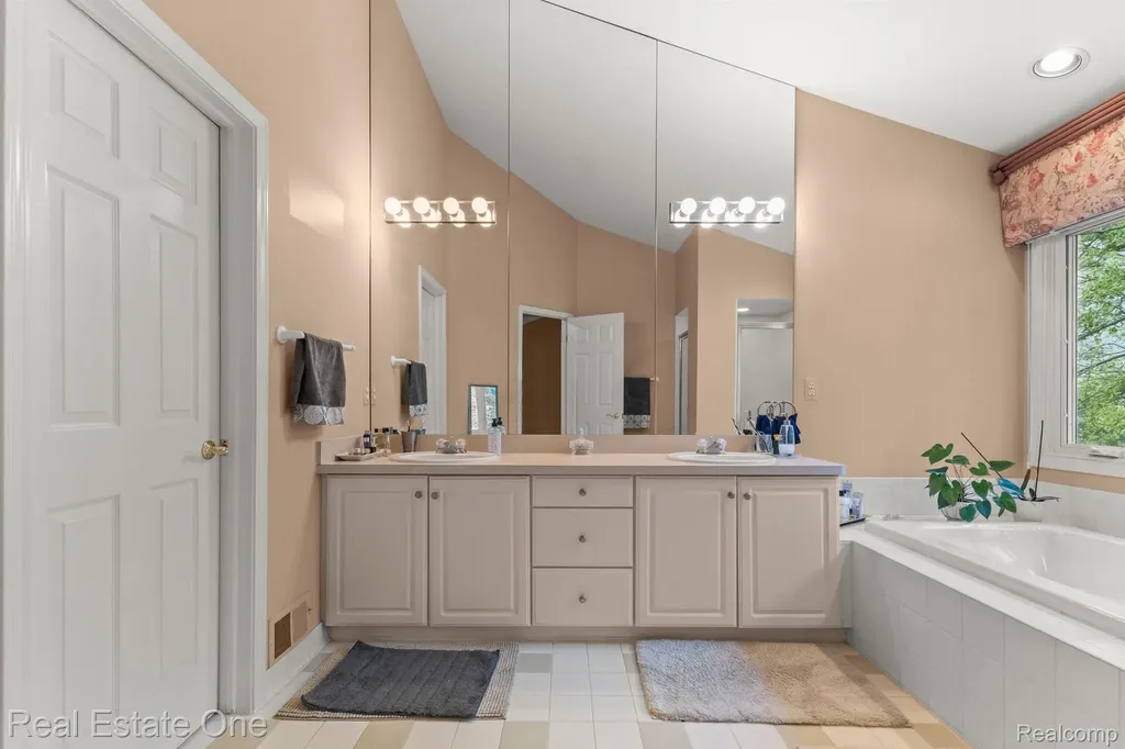 30612 Sequoia Circle Farmington Hills City MI 48331